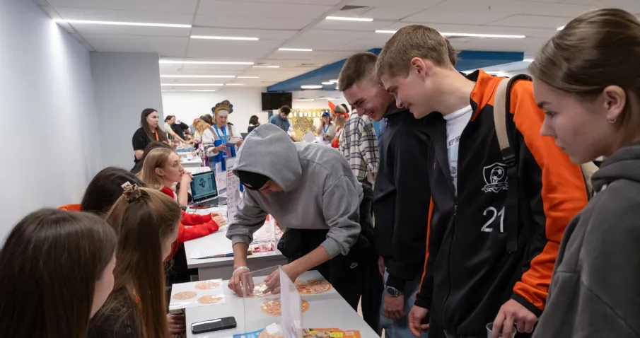Трудоустройство молодых соискателей, старт проекта «СВОй бизнес», квартиры для детей-сирот и другие итоги недели